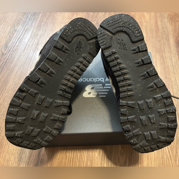 New Balance 13.5 WIDE kids black and white 515 tennis shoe - Picture 3 of 6